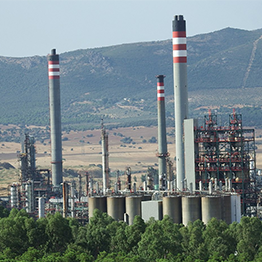 Refinería Puerto Llano Autor. 19Tarrestnom65 Industrialización, crecimiento económico